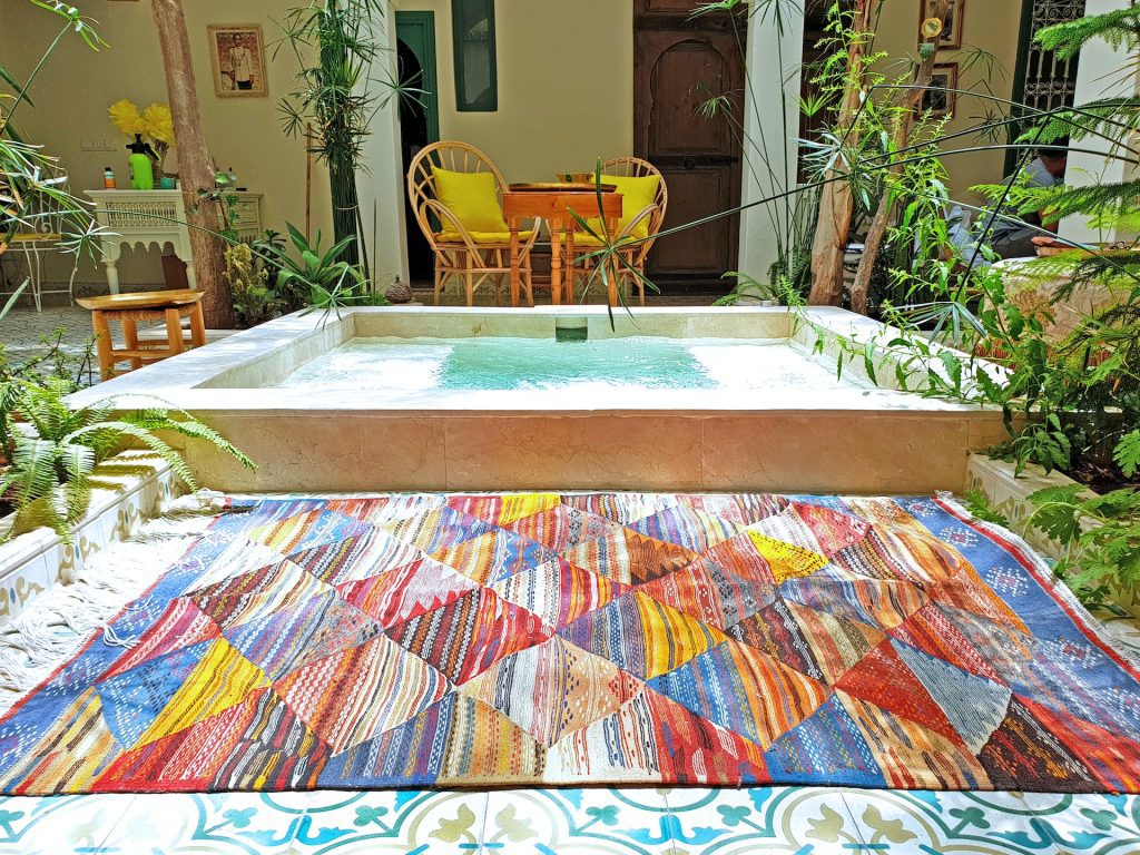 carpet tiles vs traditional carpets