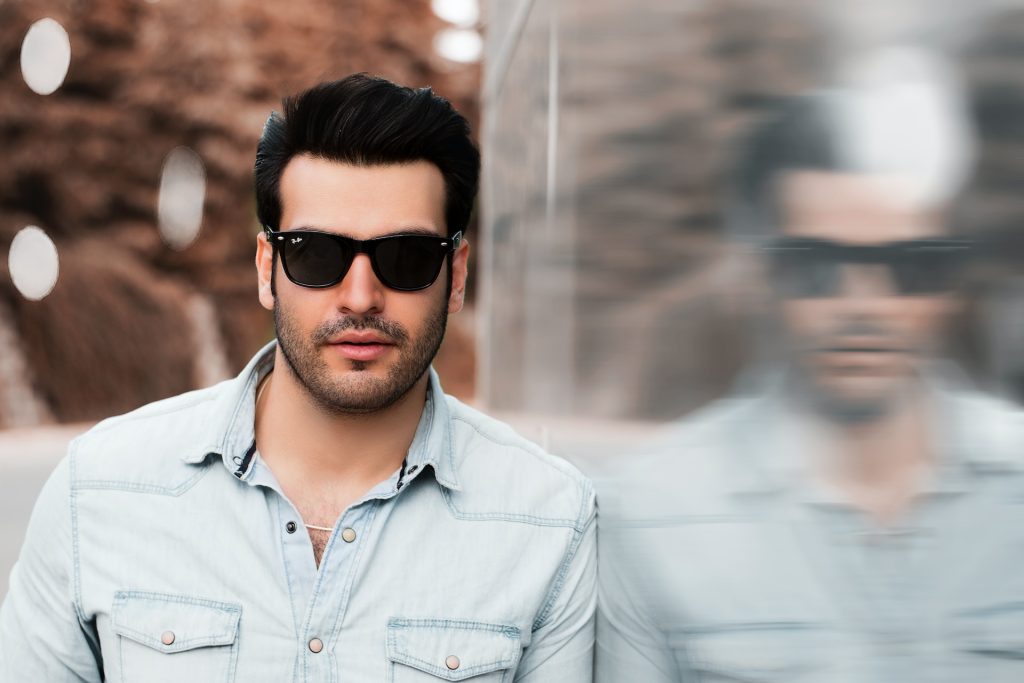 Man sunglasses according to face shape